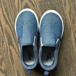 Boys Oshkosh slip on sneakers. 13. Navy/jean material.
